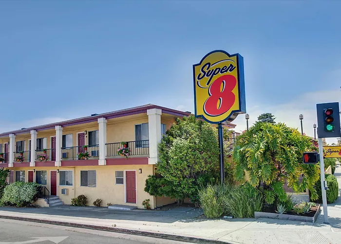 Super 8 By Wyndham Santa Cruz Beach Boardwalk