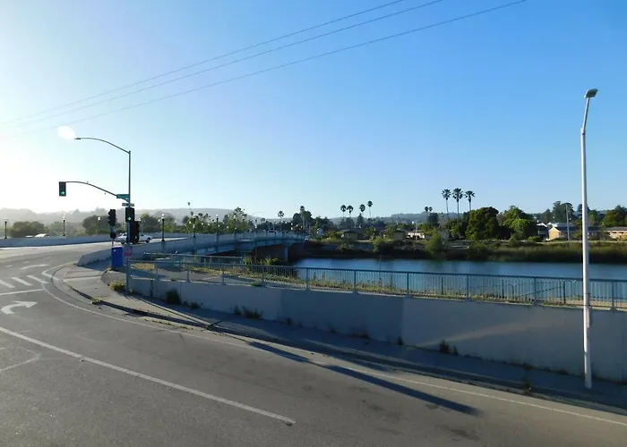 Super 8 by Wyndham Santa Cruz/Beach Boardwalk East