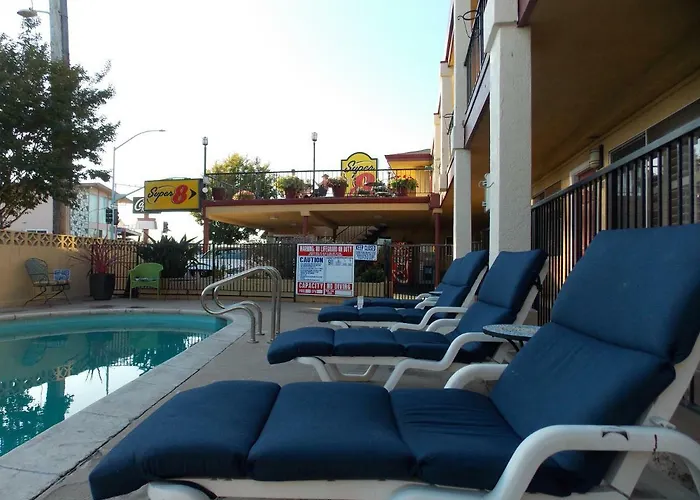 Super 8 by Wyndham Santa Cruz/Beach Boardwalk East