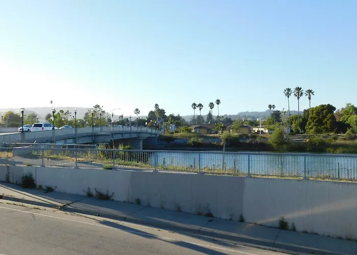 Super 8 by Wyndham Santa Cruz/Beach Boardwalk East