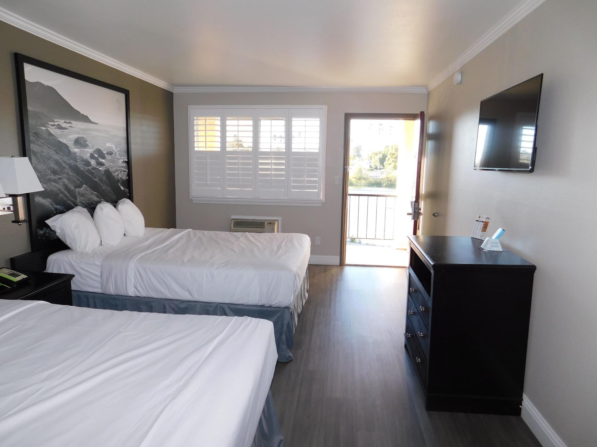 Super 8 By Wyndham Boardwalk Hotel