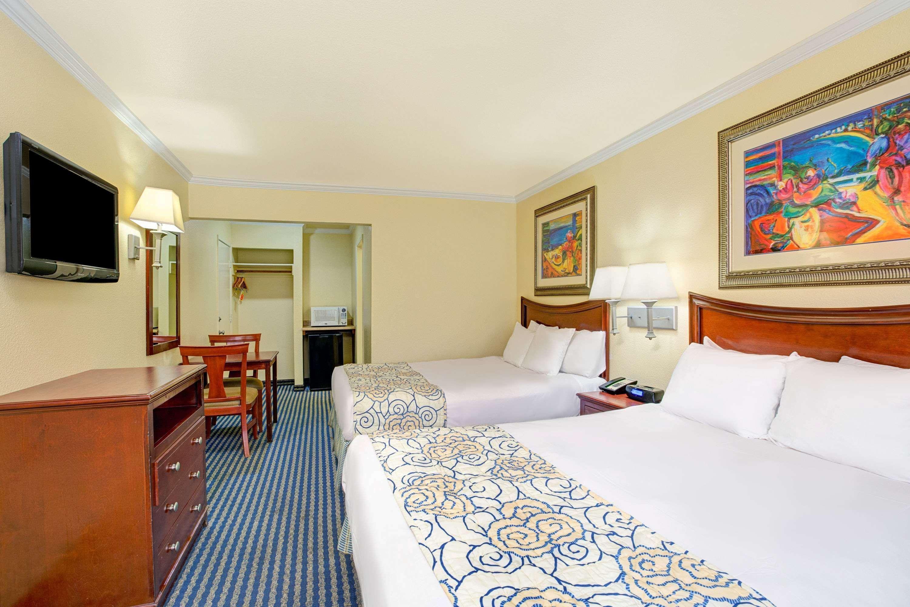 Super 8 By Wyndham Boardwalk Hotel