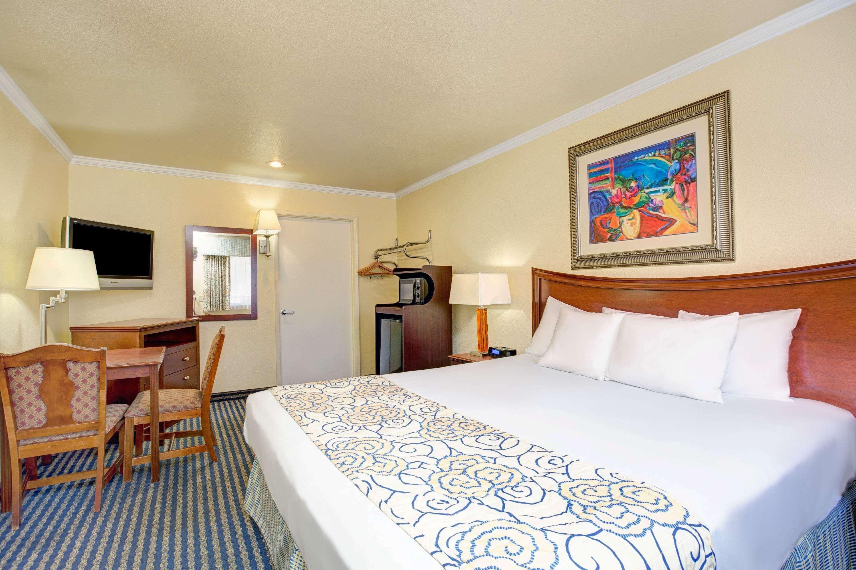 Super 8 By Wyndham Boardwalk Hotel