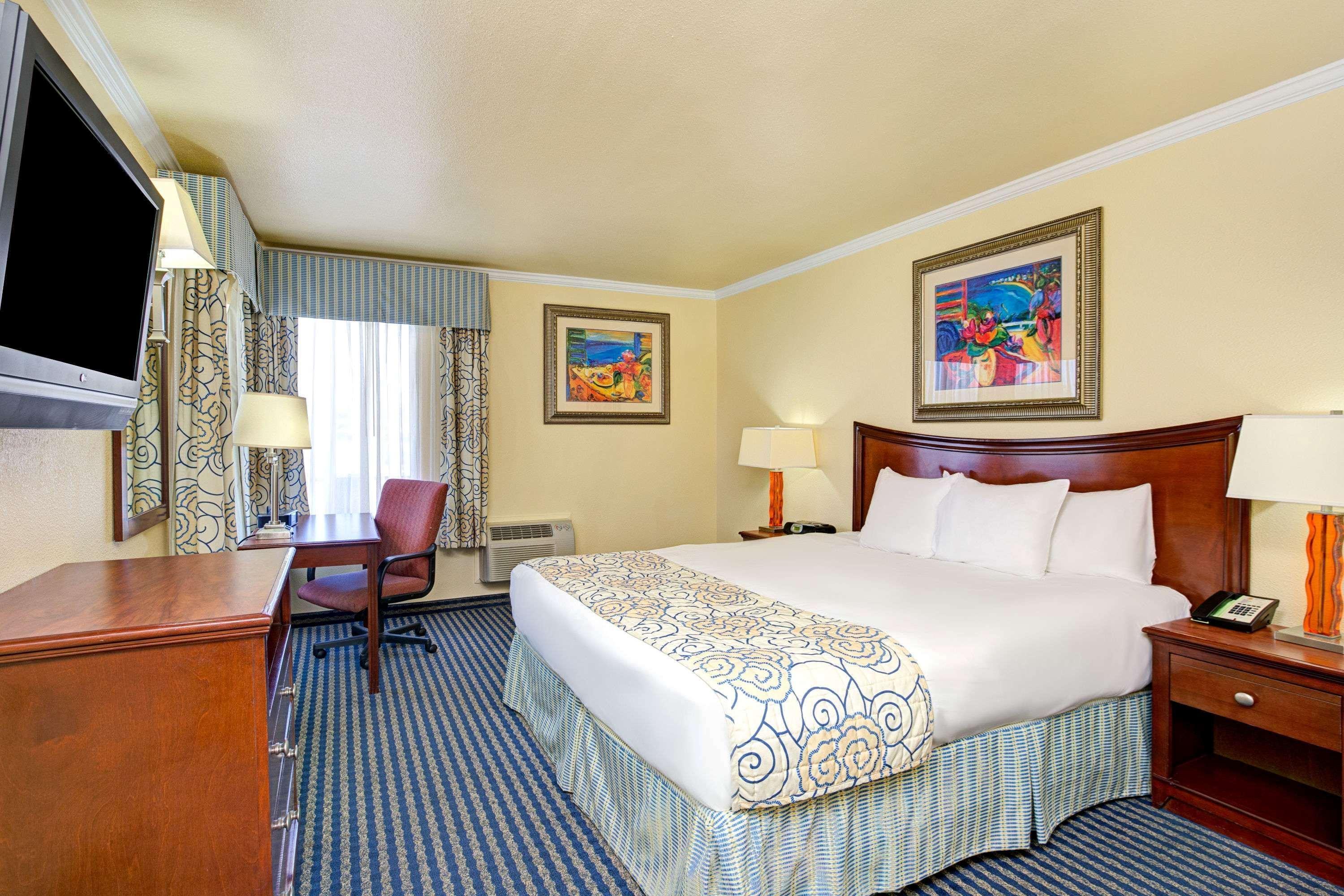 Super 8 By Wyndham Boardwalk 2*