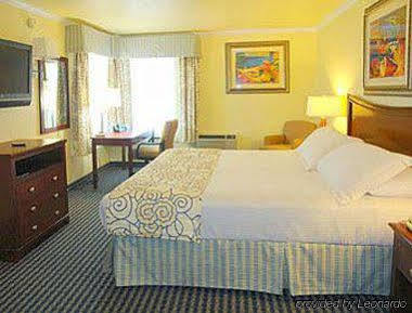 Super 8 By Wyndham Boardwalk Hotel